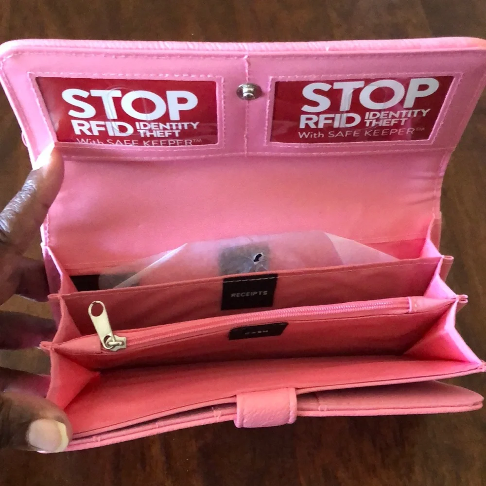 Mundi File Master Pink RFID Wallet - Picture 4 of 8